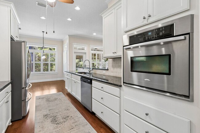 Building Photo - 4BR/3BA Home in Fernandina Beach – Great Location!