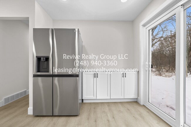 Building Photo - 32112 Pembroke St