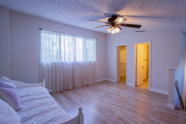 Building Photo - 2358 NW 37th Ave