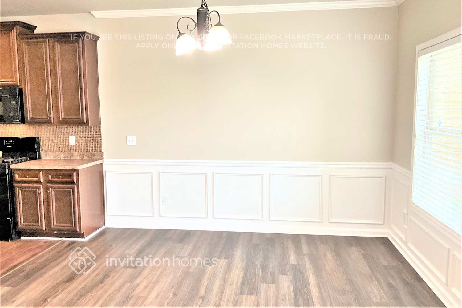Building Photo - 3887 Lake Manor Way