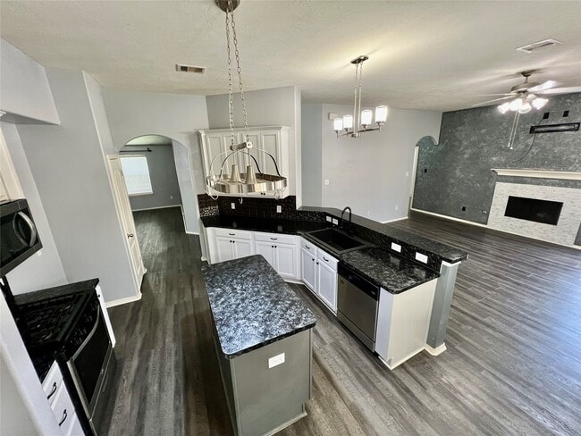 Building Photo - 3210 Blue Bonnet Dr