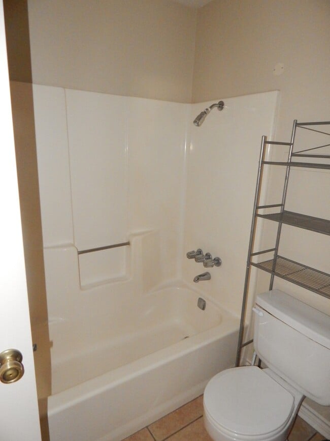 Building Photo - 808 Corey Dr
