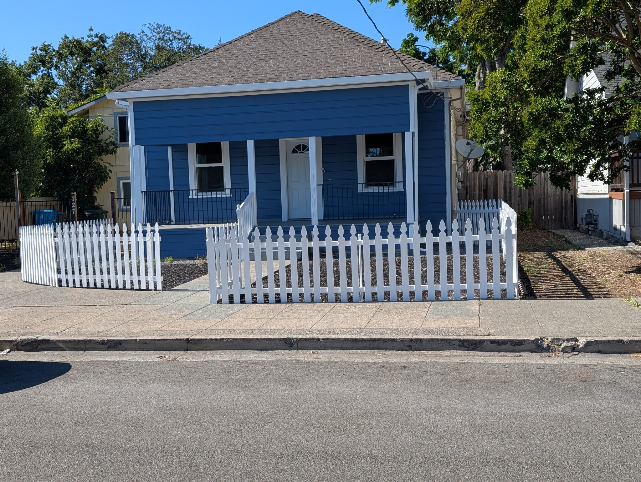 Building Photo - 133 10th St