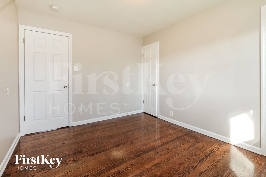 Building Photo - 461 Clyde Ave