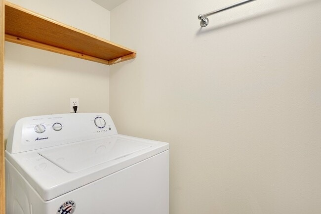 Building Photo - 4 Bedroom 1.5 Bath Home for Rent in Arlington!