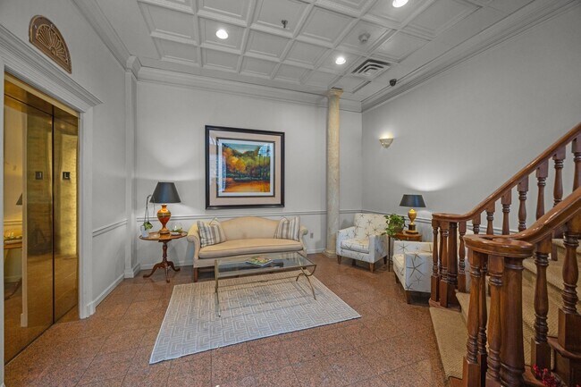 Building Photo - Available 9/1. Awesome 1 BR/1.5 BA Apartme...