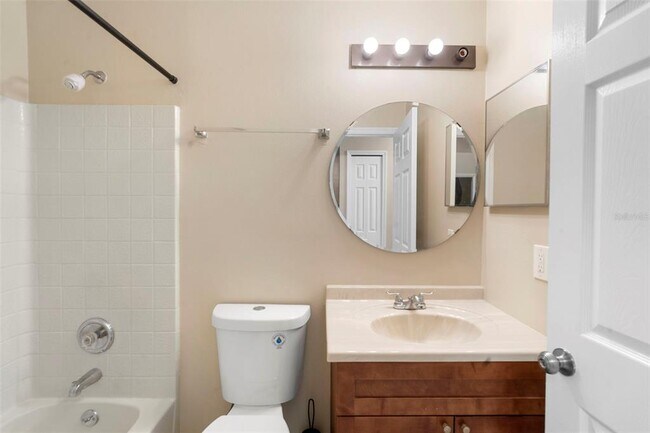 Building Photo - 7831 Hidden Hollow Dr