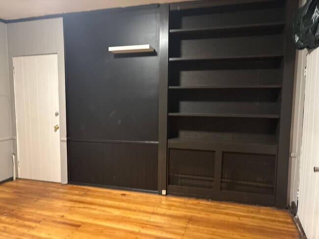 Building Photo - Cozy 1 Bedroom in Downtown York City with ...