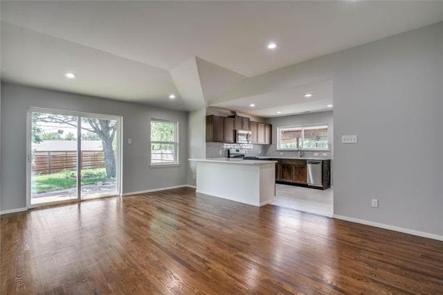 Building Photo - 9036 Clearwater Dr