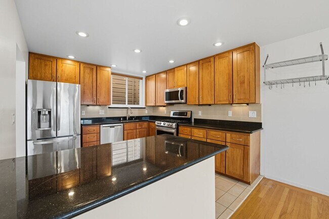 Building Photo - 805 Foerster St