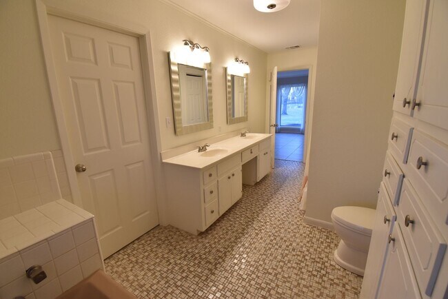 Building Photo - Coming Soon! 3 Bedroom Home On Lake Tyler!