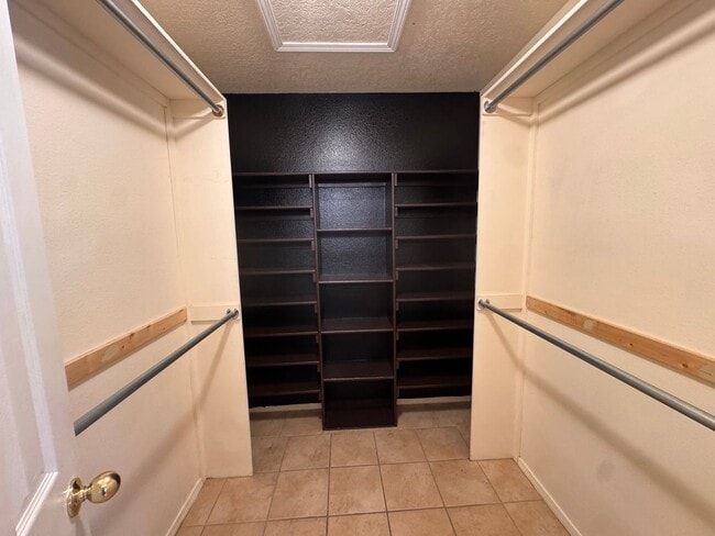 Building Photo - 9701 Tapatio Dr NW