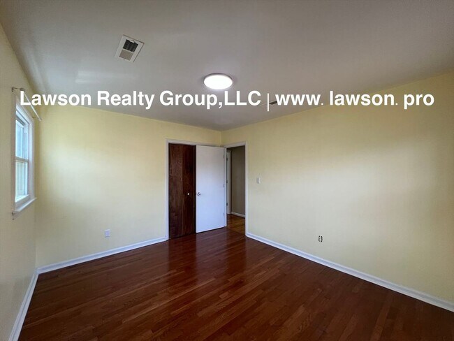 Building Photo - Peaceful Retreat with Outdoor Space-Botetourt County