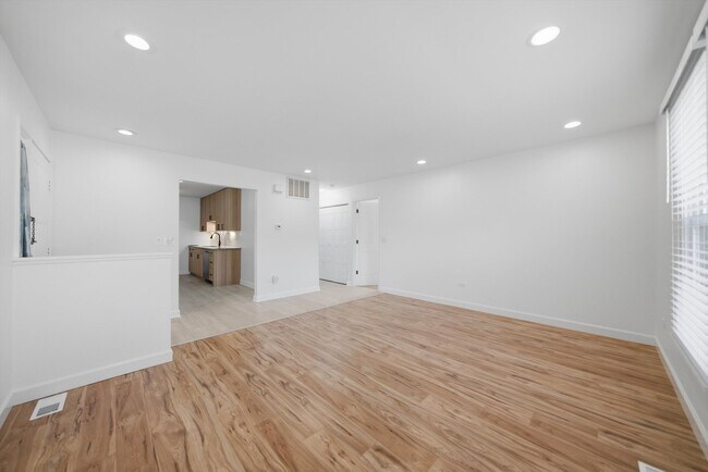 Building Photo - 1046 Hampton Harbor