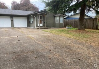Building Photo - Smithoak Duplex
