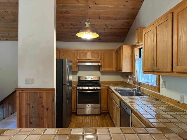 Building Photo - Long Term Lease in Tahoe Donner