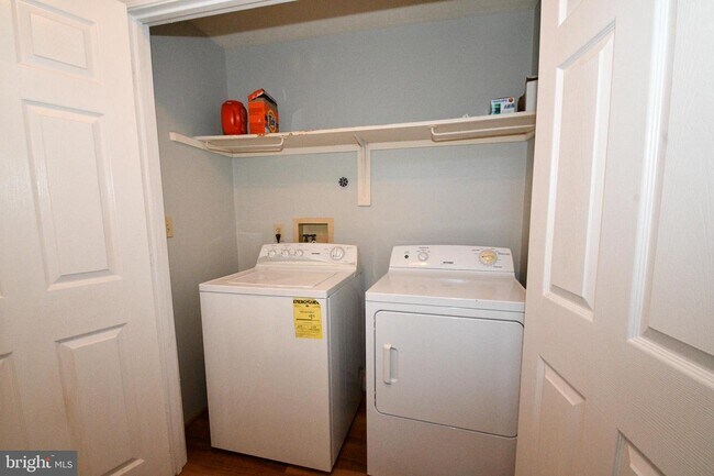 Building Photo - 11 Jody Ct