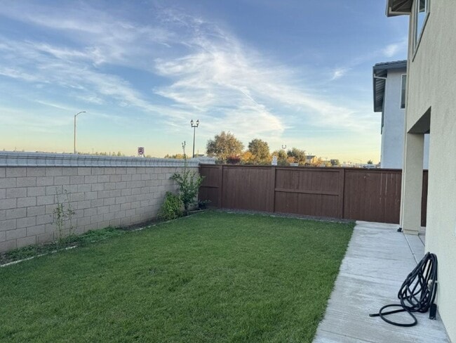 Building Photo - Beautiful 5-Bedroom Home with Solar