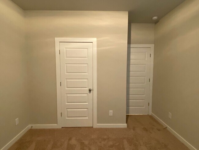 Building Photo - Home for Rent in Jemison, AL...  Available...