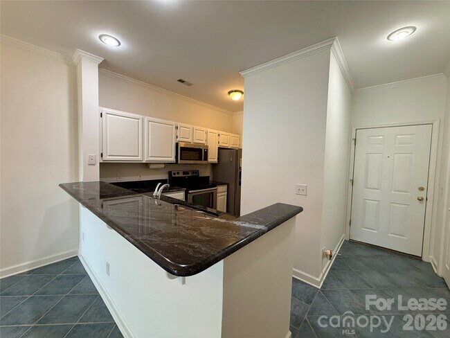 Building Photo - 18009 Kings Point Dr