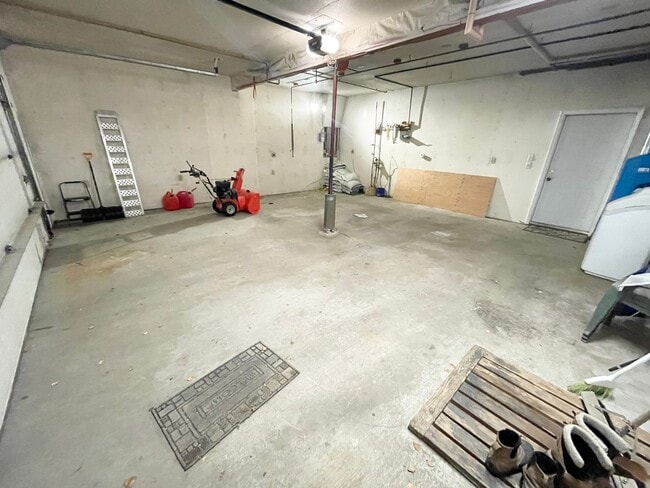 Building Photo - Large 4 Bd, 3 Bath House for Rent in North Pole!