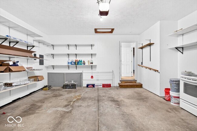 Building Photo - 9218 N Park Ave