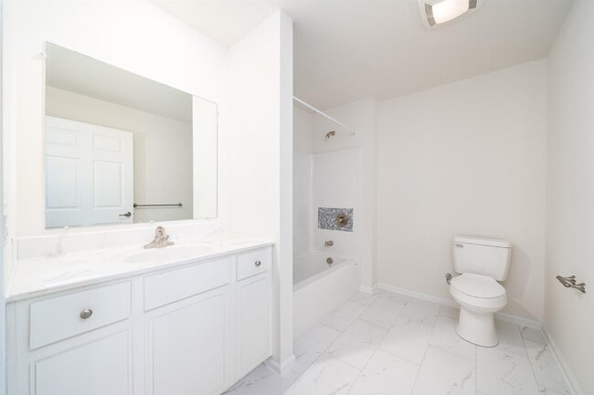 Building Photo - 162-170 S Orange Ave