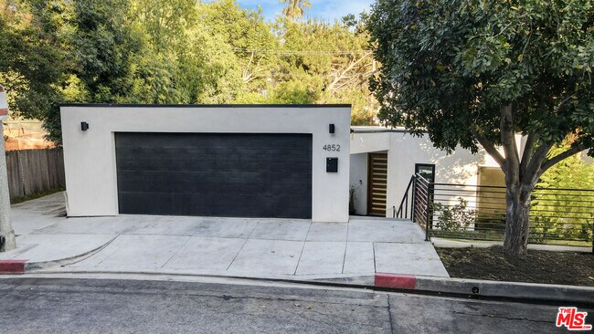 Building Photo - 4852 Seldner St E