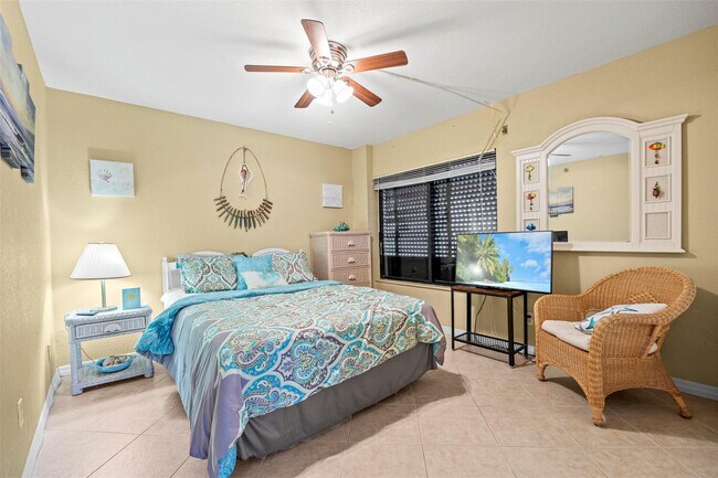 Building Photo - 801 S Ocean Dr