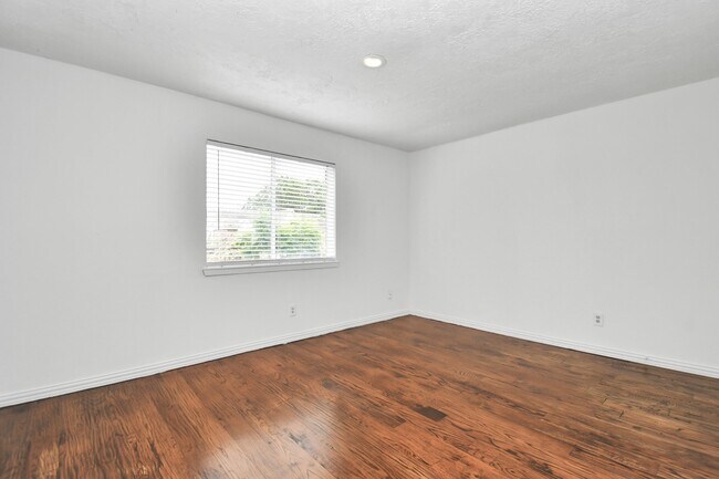 Building Photo - 10131 Kent Towne Ln
