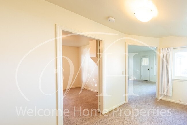 Building Photo - 120 SE 2nd St