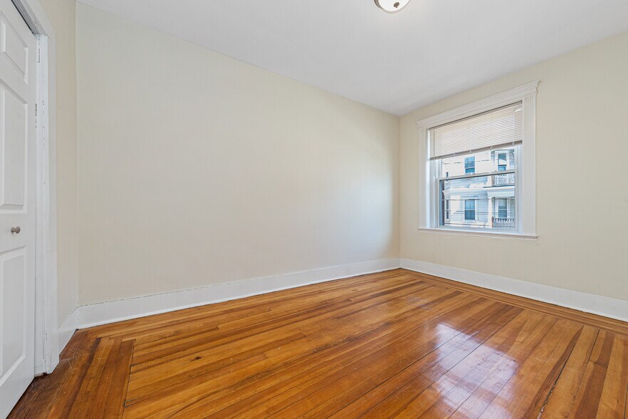 Building Photo - 44 Brackett St