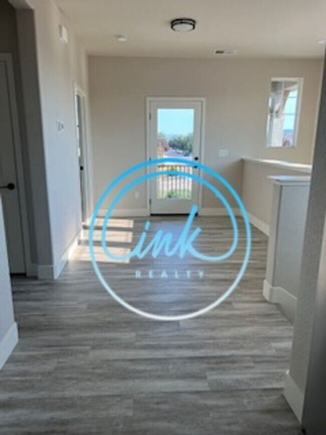 Building Photo - New Townhouses in Gardnerville