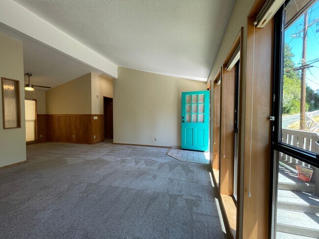 Building Photo - 025-02