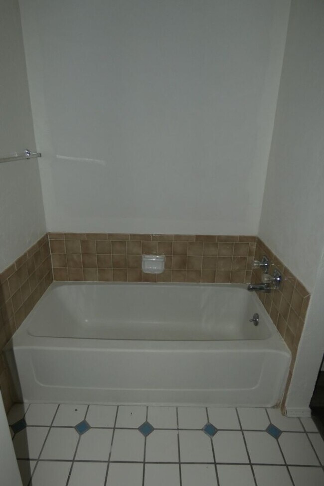 Building Photo - Close to Fort Sill, East side neighborhood