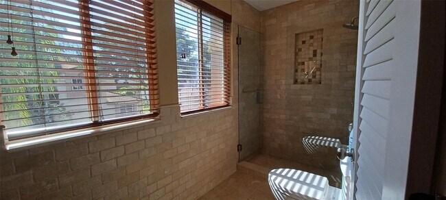 Building Photo - 6688 Via Regina