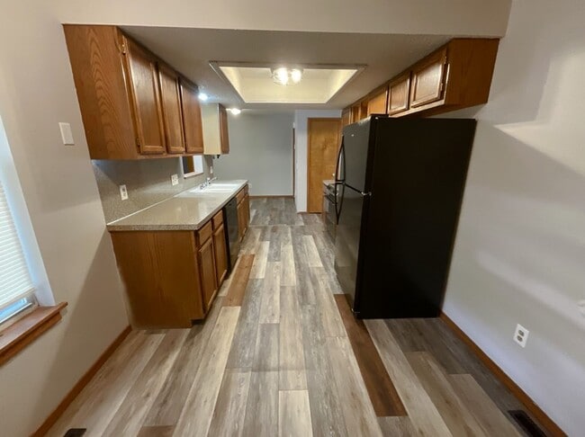Building Photo - LEASING
