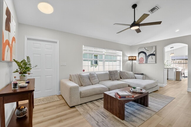 Building Photo - 1866 Capeside Cir