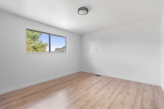 Building Photo - 2250 Billings St