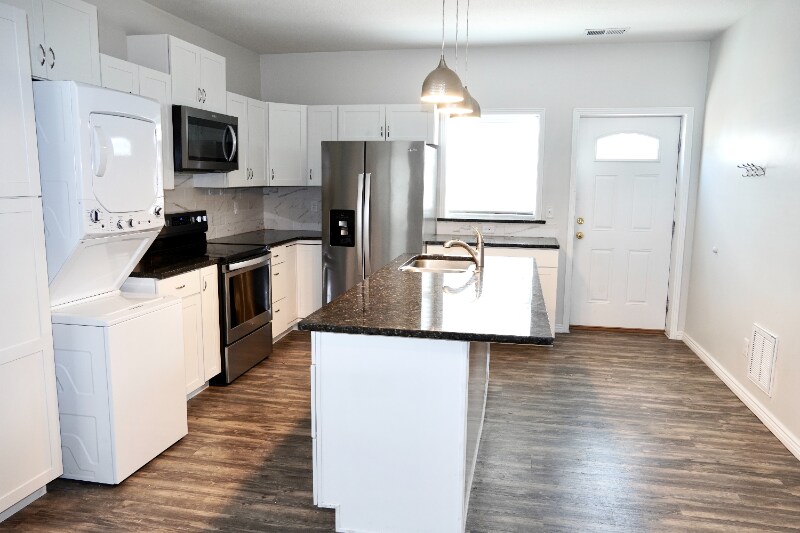 Building Photo - 2310 E St Vrain St