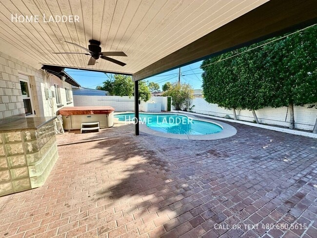 Building Photo - 8323 E Sells Dr