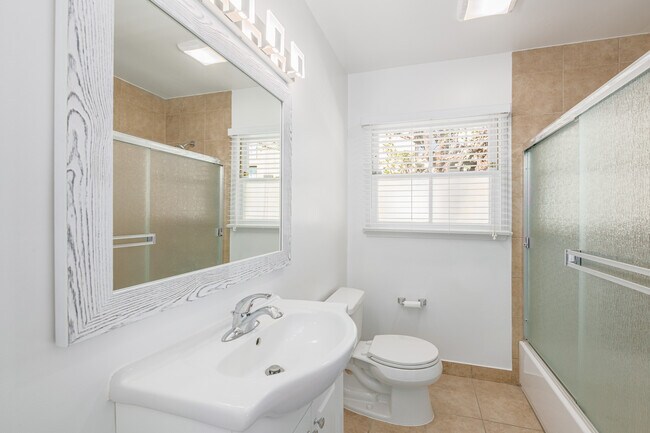 Building Photo - 16812 Addison St