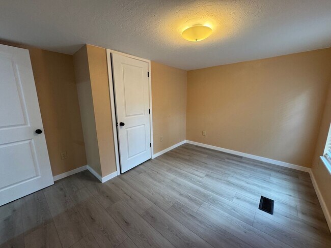 Building Photo - Newly Remodeled 3 Bedroom Manufactured Home in Suwannee County