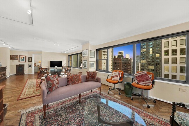 Building Photo - 247 E Chestnut St