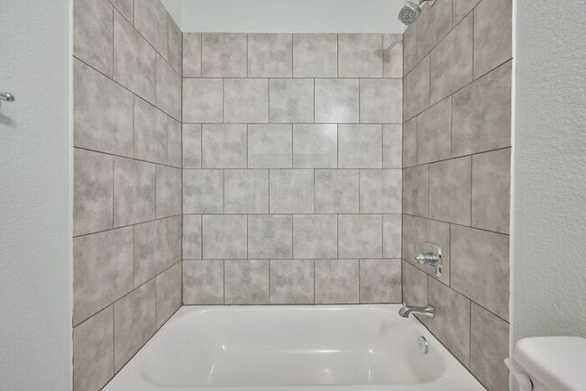 Building Photo - $1450! Stylish 2BR Townhome with 15 Minutes from Downtown Fort Worth Stockyards!