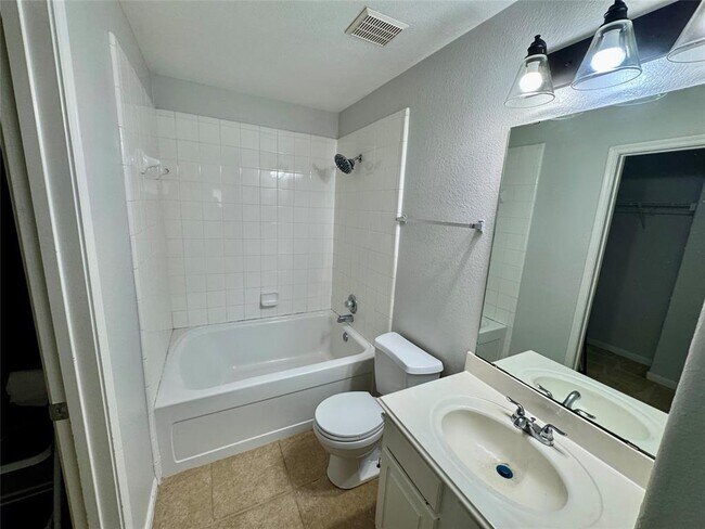 Building Photo - 21355 Claretfield Ct