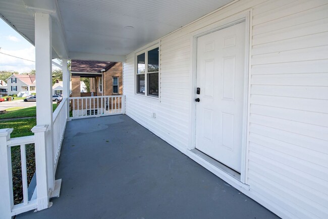 Building Photo - NORTH COLLEGE HILL -  Stunning remodel 3be...