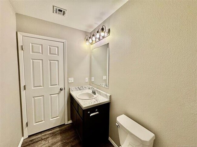 Building Photo - 4 bed/2 bath newer construction in prime location in Claremore!