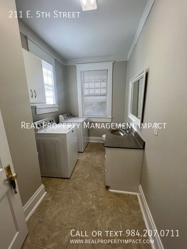 Building Photo - 211 E 5th St