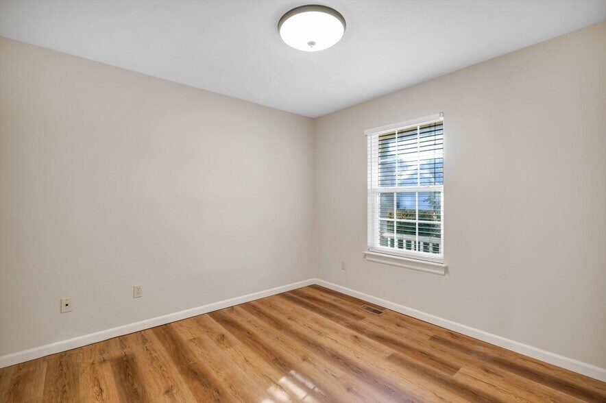 Building Photo - 1583 Briarchase Dr